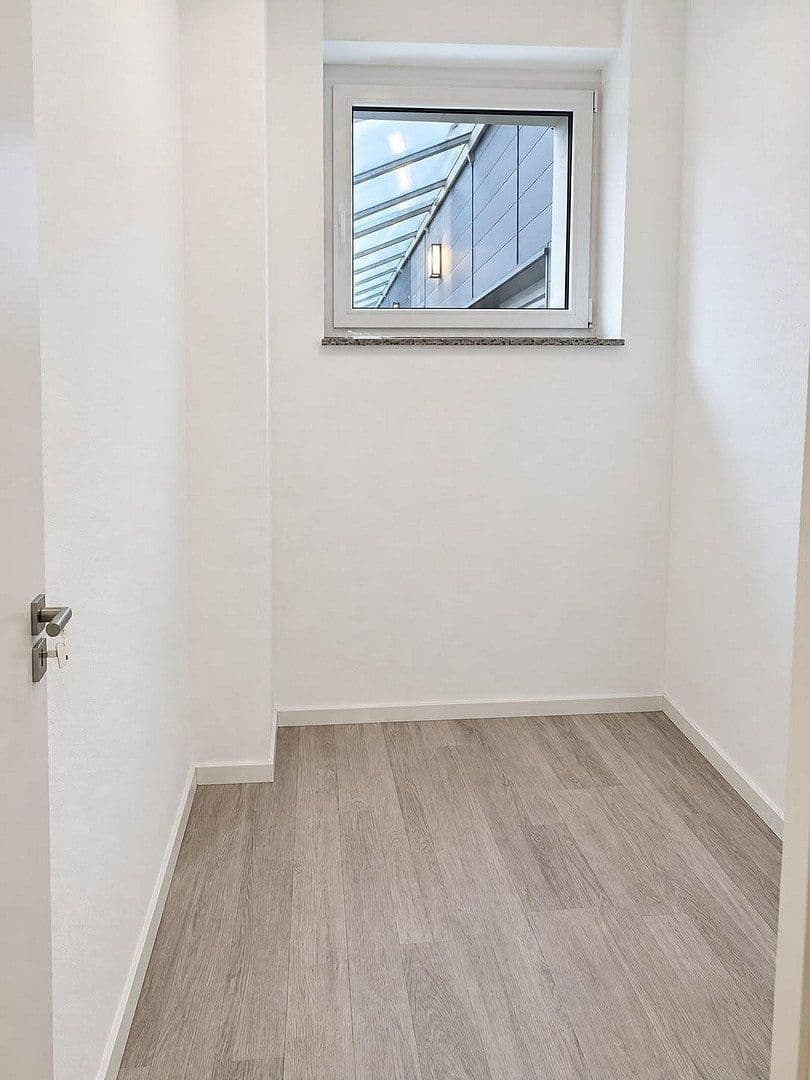 Prenájom bytu 2-izbový 70 m², Schulstraße 3, Langenbernsdorf, Sasko Prenájom bytu 2-izbový 70 m², Schulstraße 3, Langenbernsdorf, Sasko