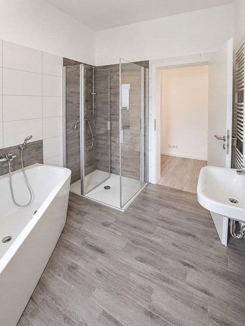 Prenájom bytu 2-izbový 70 m², Schulstraße 3, Langenbernsdorf, Sasko Prenájom bytu 2-izbový 70 m², Schulstraße 3, Langenbernsdorf, Sasko