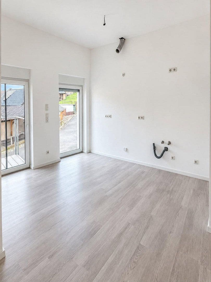 Prenájom bytu 2-izbový 70 m², Schulstraße 3, Langenbernsdorf, Sasko Prenájom bytu 2-izbový 70 m², Schulstraße 3, Langenbernsdorf, Sasko