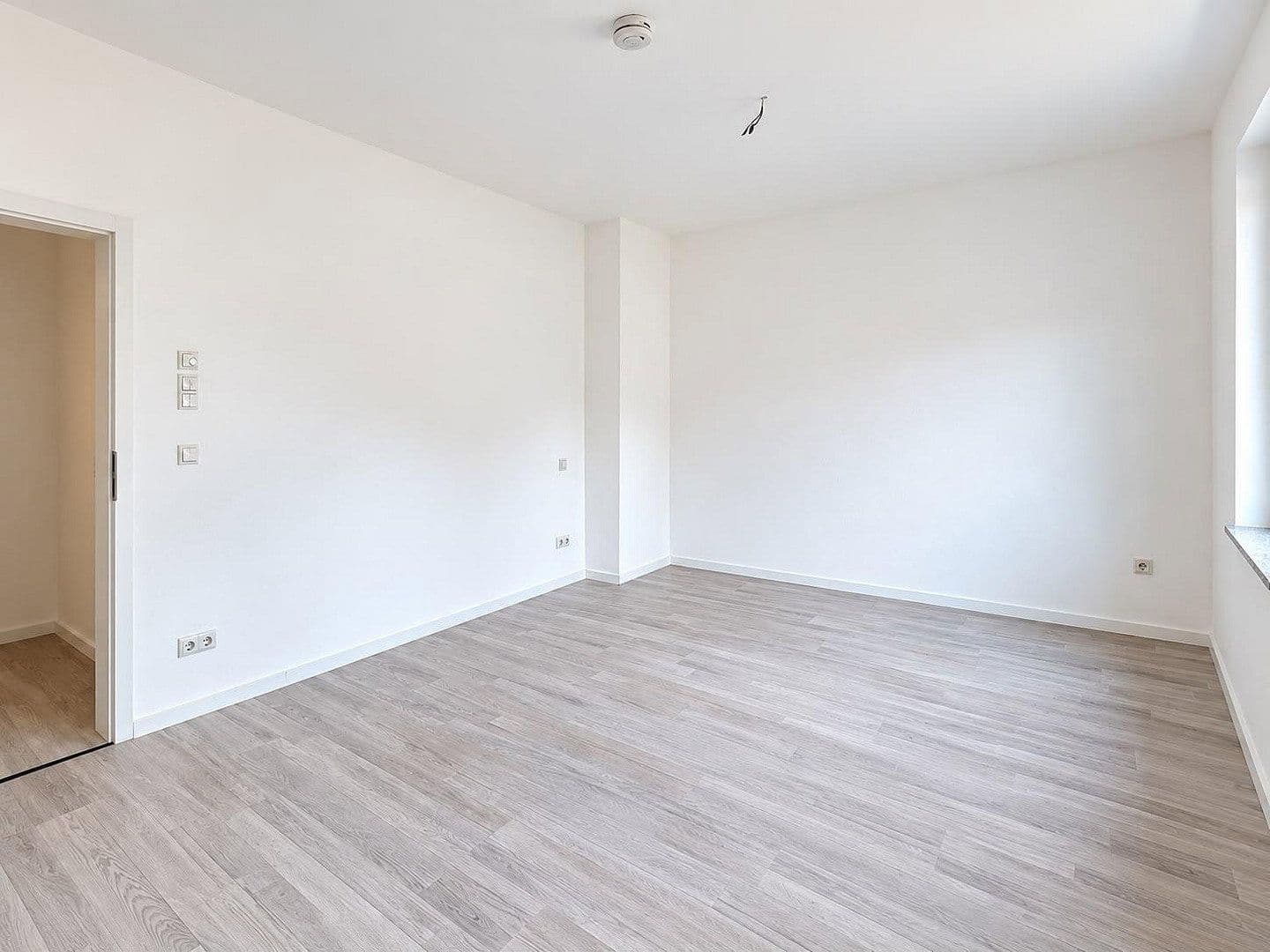 Prenájom bytu 2-izbový 70 m², Schulstraße 3, Langenbernsdorf, Sasko Prenájom bytu 2-izbový 70 m², Schulstraße 3, Langenbernsdorf, Sasko