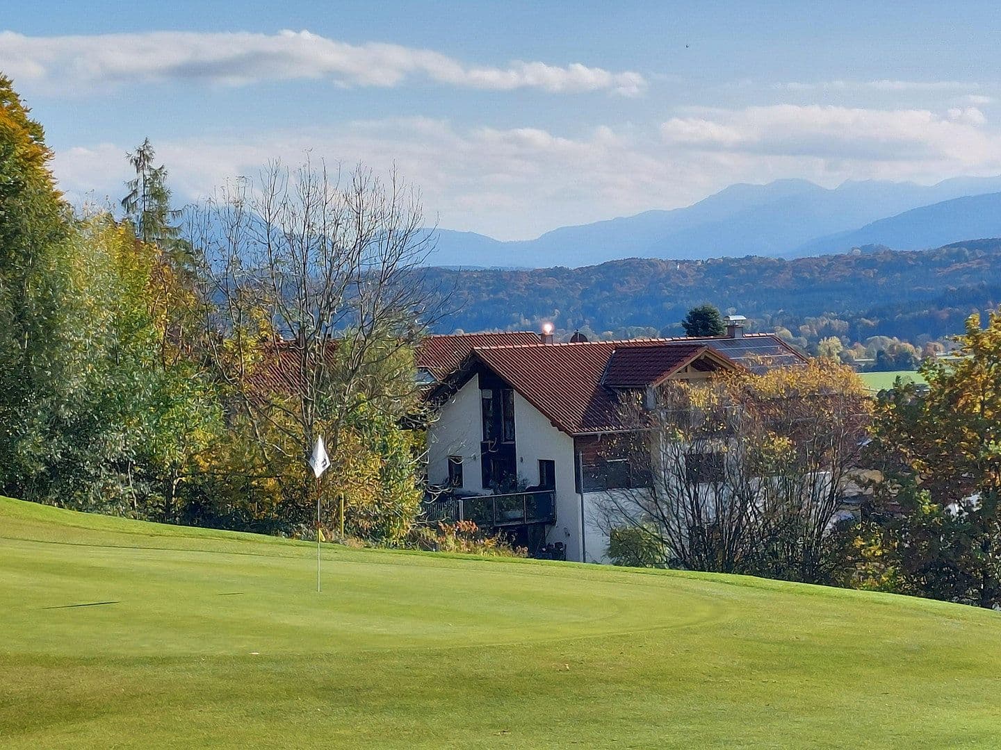 Prenájom bytu 4-izbový 118 m², Feldkirchen-Westerham, Bavorsko Prenájom bytu 4-izbový 118 m², Feldkirchen-Westerham, Bavorsko