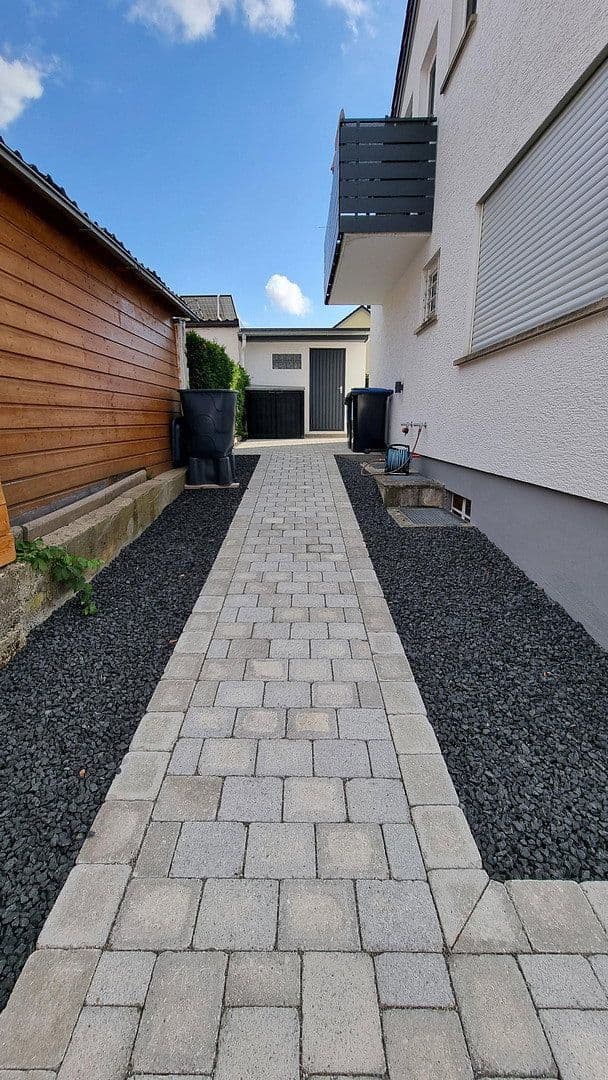 Prenájom bytu 3-izbový 101 m², Konrad-Adenauer-Straße 3, Rottenburg am Neckar, Bádensko-Wurttembersko Prenájom bytu 3-izbový 101 m², Konrad-Adenauer-Straße 3, Rottenburg am Neckar, Bádensko-Wurttembersko