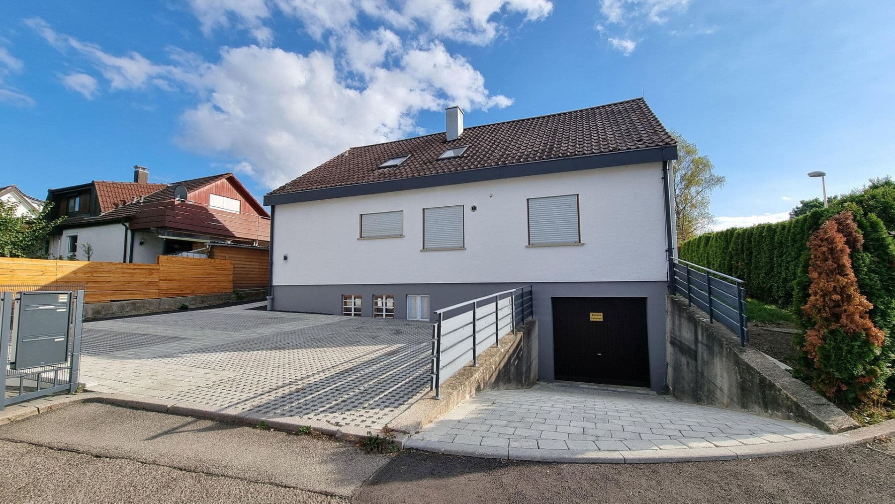 Prenájom bytu 3-izbový 101 m², Konrad-Adenauer-Straße 3, Rottenburg am Neckar, Bádensko-Wurttembersko Prenájom bytu 3-izbový 101 m², Konrad-Adenauer-Straße 3, Rottenburg am Neckar, Bádensko-Wurttembersko