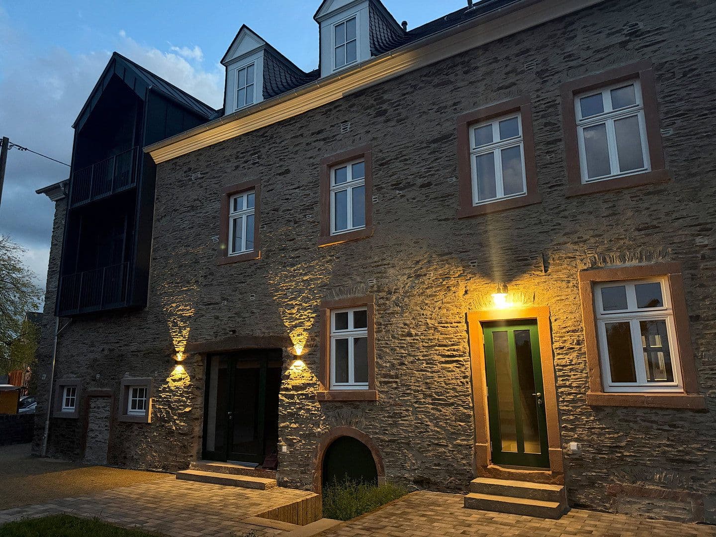 Prenájom bytu 5-izbový 146 m², Moselstraße 6, Osann-Monzel, Porýnie-Falcko Prenájom bytu 5-izbový 146 m², Moselstraße 6, Osann-Monzel, Porýnie-Falcko