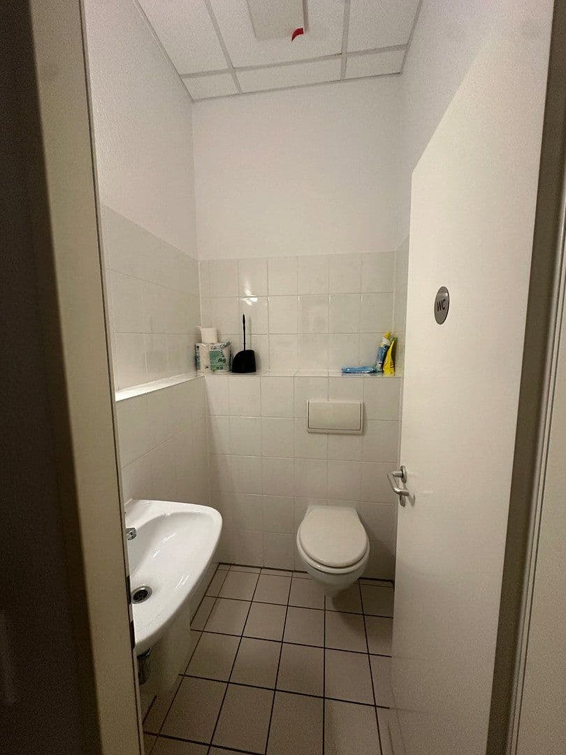 Prenájom nebytového priestoru 90 m², Alte Heerstr. 16, Kaarst, Severné Porýnie - Westfálsko Prenájom nebytového priestoru 90 m², Alte Heerstr. 16, Kaarst, Severné Porýnie - Westfálsko