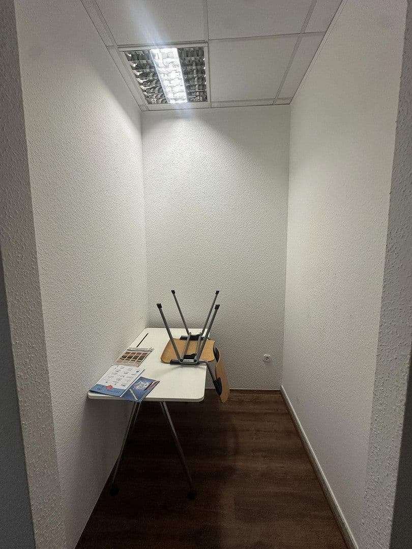 Prenájom nebytového priestoru 90 m², Alte Heerstr. 16, Kaarst, Severné Porýnie - Westfálsko Prenájom nebytového priestoru 90 m², Alte Heerstr. 16, Kaarst, Severné Porýnie - Westfálsko