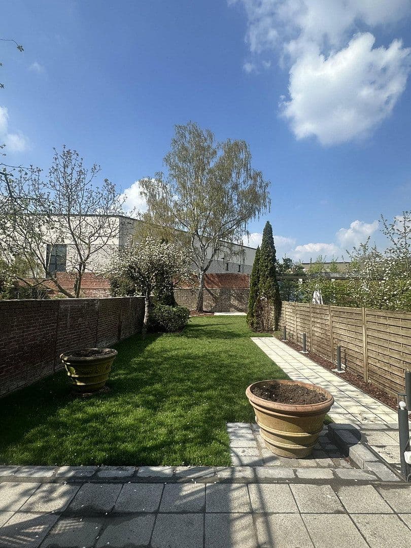 Prenájom bytu 4-izbový 162 m², Neuss, Severné Porýnie - Westfálsko Prenájom bytu 4-izbový 162 m², Neuss, Severné Porýnie - Westfálsko