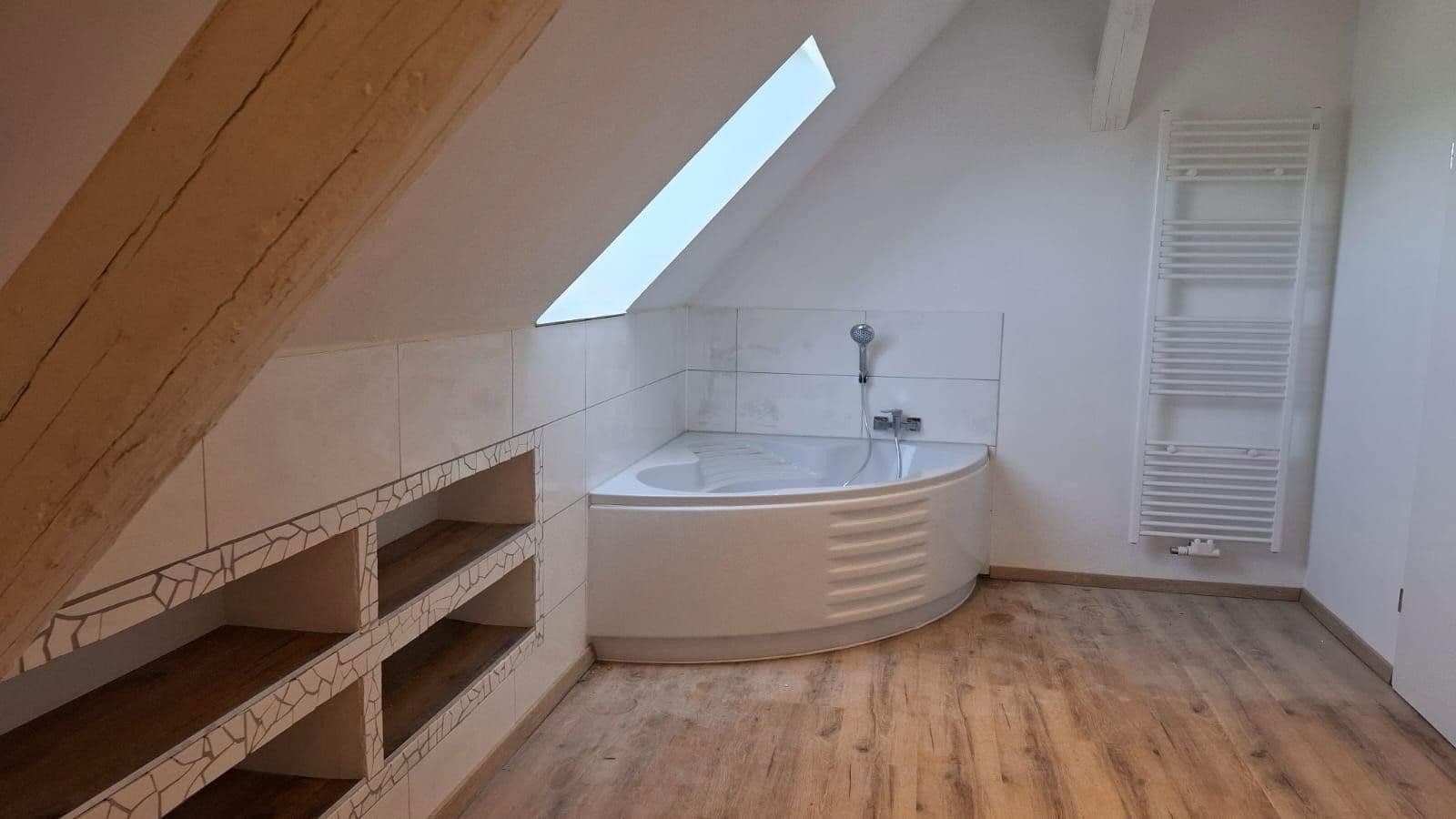 Prenájom bytu 4-izbový 110 m², Salzgitter, Dolné Sasko Prenájom bytu 4-izbový 110 m², Salzgitter, Dolné Sasko