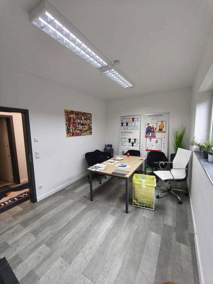 Predaj nebytového priestoru 1.180 m², Im Riemen 50, Babenhausen, Hesensko Predaj nebytového priestoru 1.180 m², Im Riemen 50, Babenhausen, Hesensko