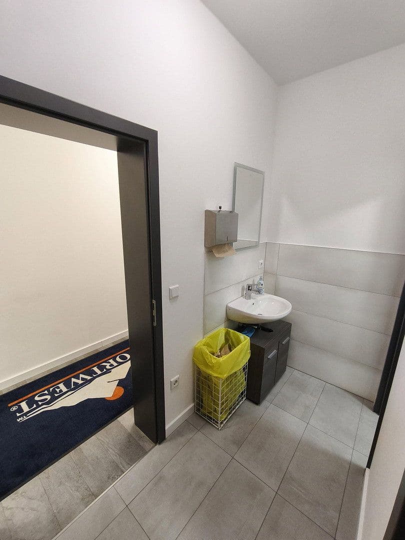 Predaj nebytového priestoru 1.180 m², Im Riemen 50, Babenhausen, Hesensko Predaj nebytového priestoru 1.180 m², Im Riemen 50, Babenhausen, Hesensko