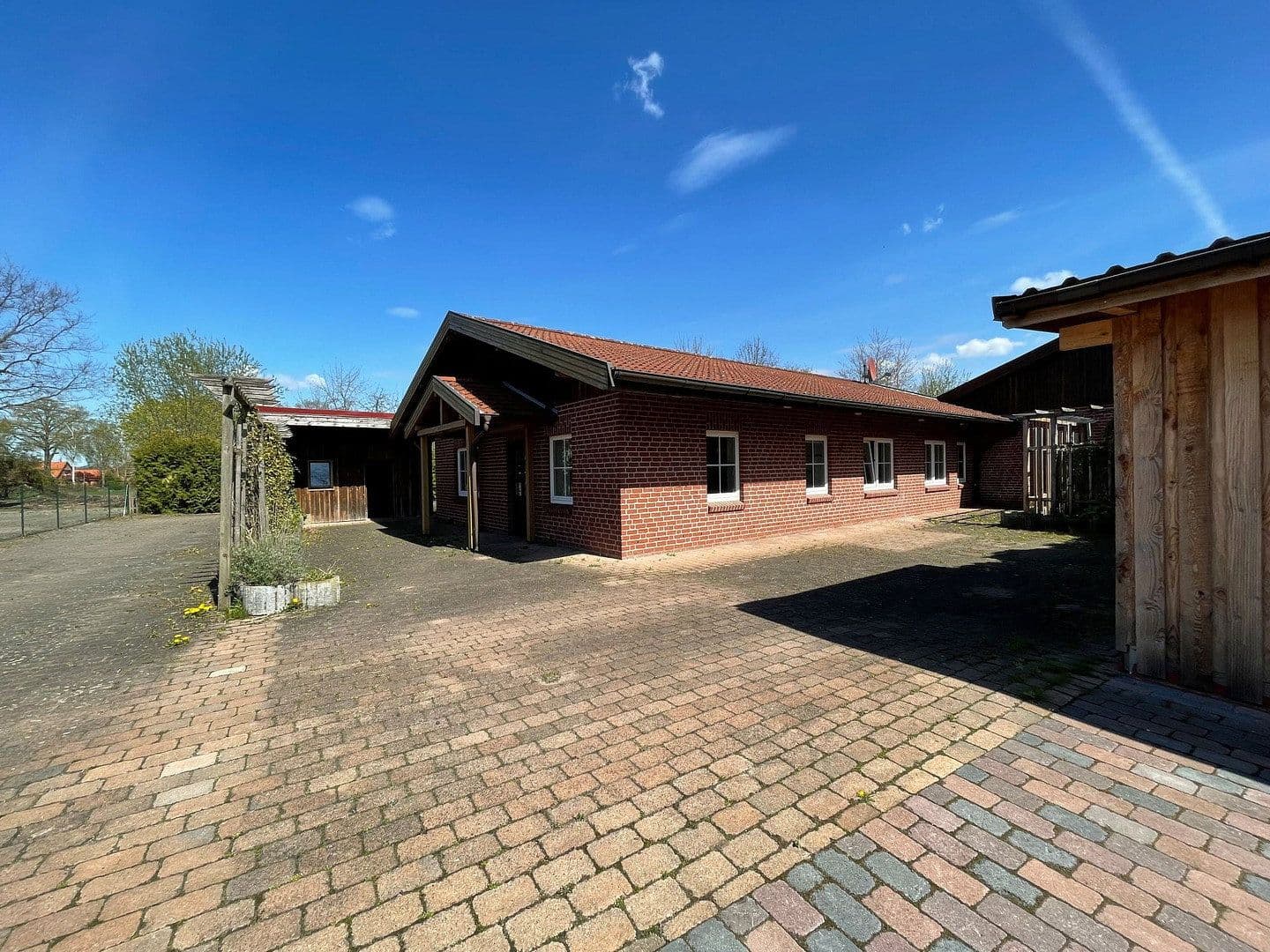 Predaj domu 631 m², pozemok 2.767 m², Neustadt am Rübenberge, Dolné Sasko Predaj domu 631 m², pozemok 2.767 m², Neustadt am Rübenberge, Dolné Sasko