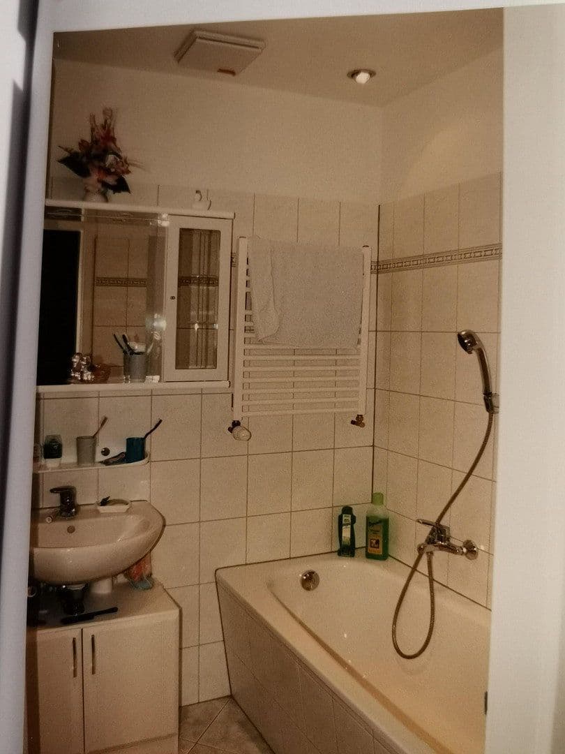 Prenájom bytu 4-izbový 96 m², Robert-Koch-Straße 9, Erfurt, Durínsko Prenájom bytu 4-izbový 96 m², Robert-Koch-Straße 9, Erfurt, Durínsko