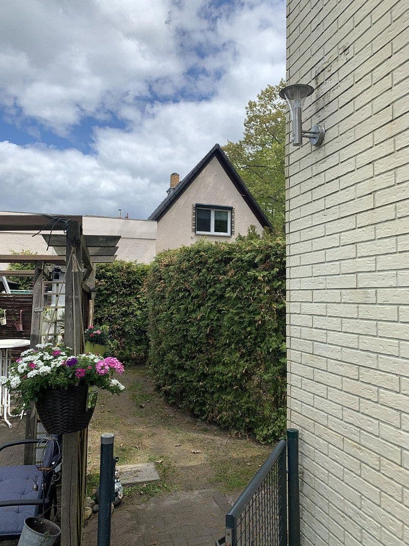 Prenájom domu 120 m², pozemok 1.128 m², Jahnstrasse 84, Schulzendorf, Brandenbursko Prenájom domu 120 m², pozemok 1.128 m², Jahnstrasse 84, Schulzendorf, Brandenbursko