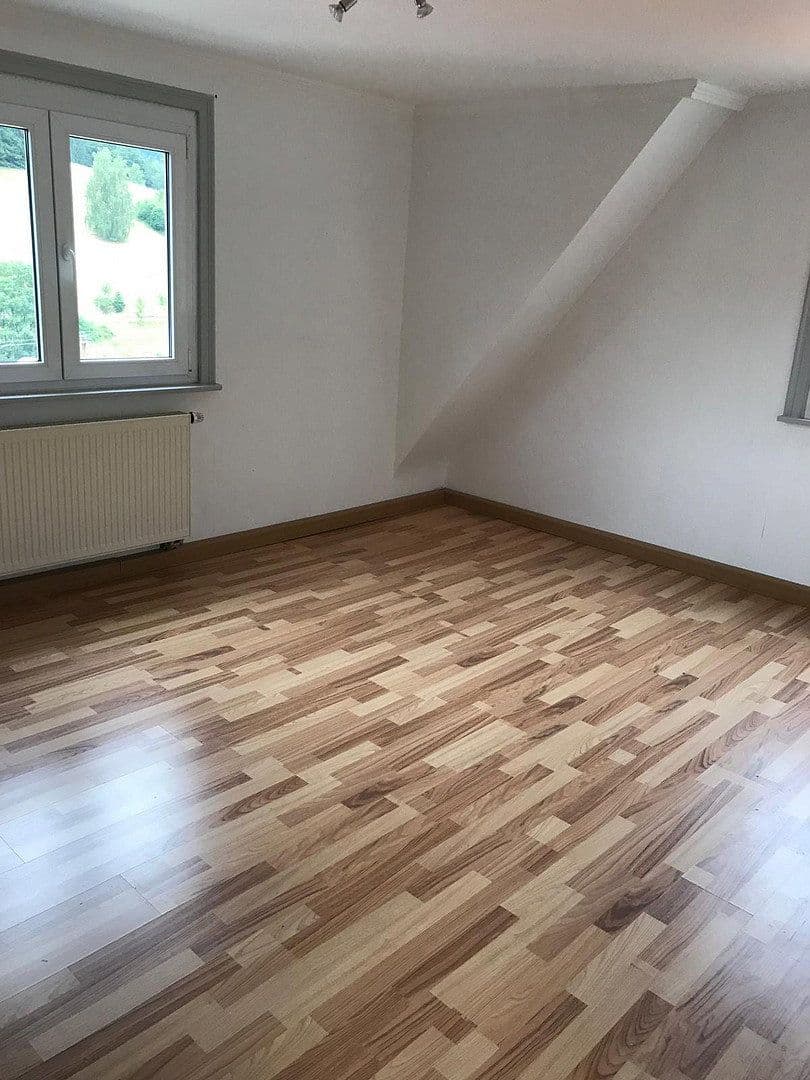 Prenájom bytu 3-izbový 68 m², Kirnbachstr. 79/1, Schramberg, Bádensko-Wurttembersko Prenájom bytu 3-izbový 68 m², Kirnbachstr. 79/1, Schramberg, Bádensko-Wurttembersko