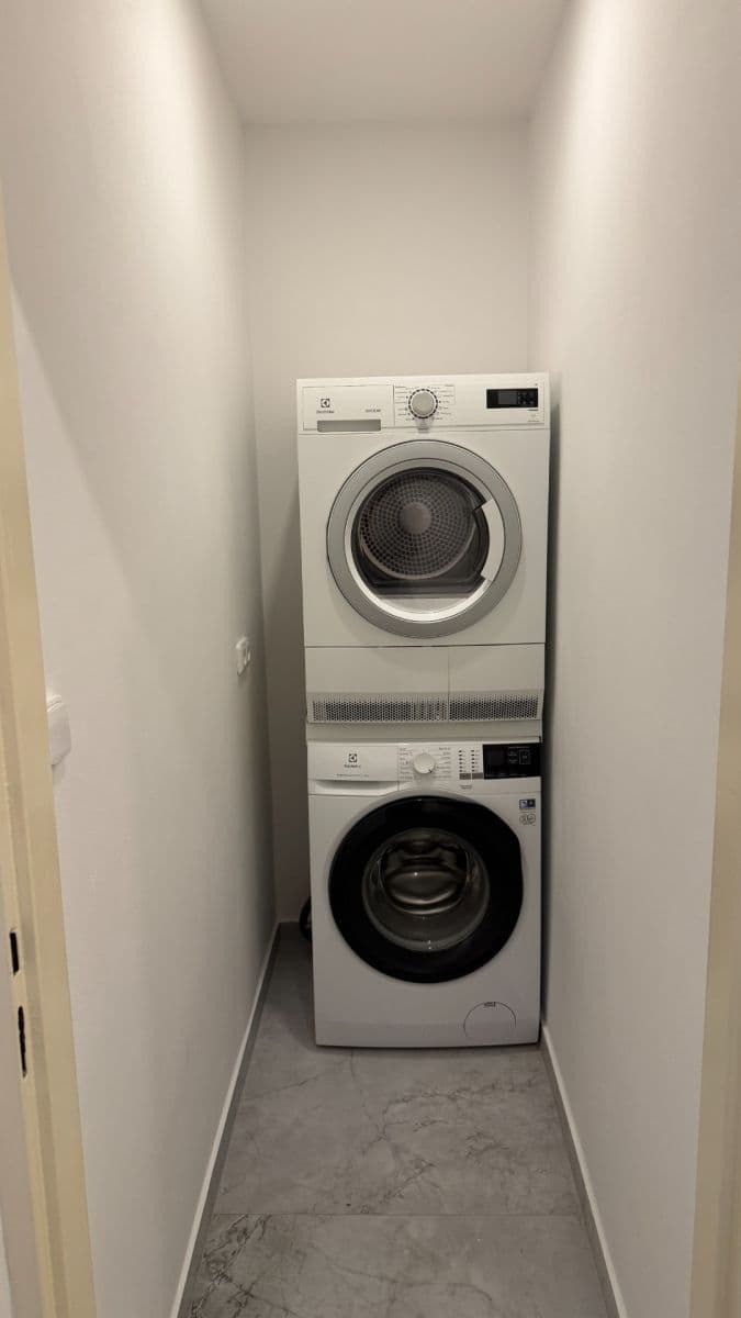 Prenájom bytu 1-izbový 41 m², Pivovarnická, Praha, Praha Prenájom bytu 1-izbový 41 m², Pivovarnická, Praha, Praha