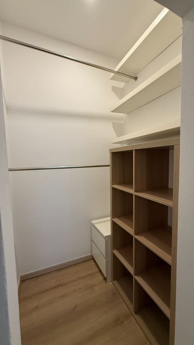 Prenájom bytu 1-izbový 41 m², Pivovarnická, Praha, Praha Prenájom bytu 1-izbový 41 m², Pivovarnická, Praha, Praha