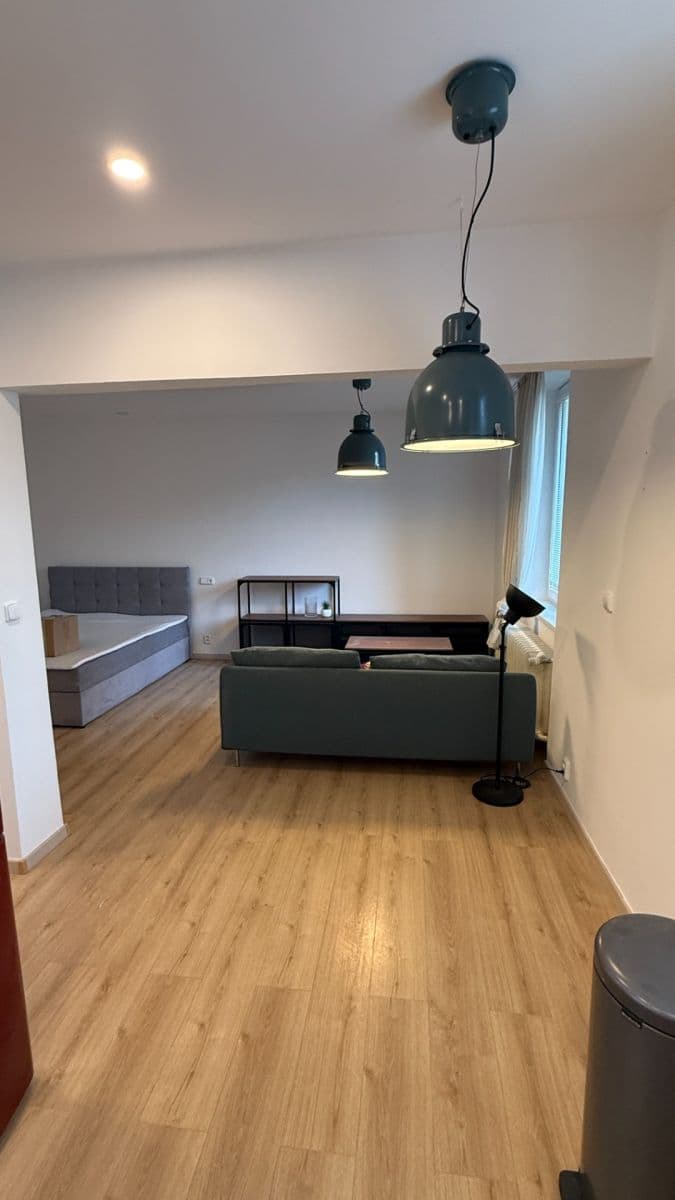 Prenájom bytu 1-izbový 41 m², Pivovarnická, Praha, Praha Prenájom bytu 1-izbový 41 m², Pivovarnická, Praha, Praha