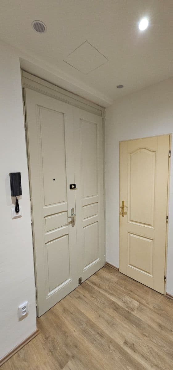 Prenájom bytu 2-izbový 46 m², Primátorská, Praha, Praha Prenájom bytu 2-izbový 46 m², Primátorská, Praha, Praha