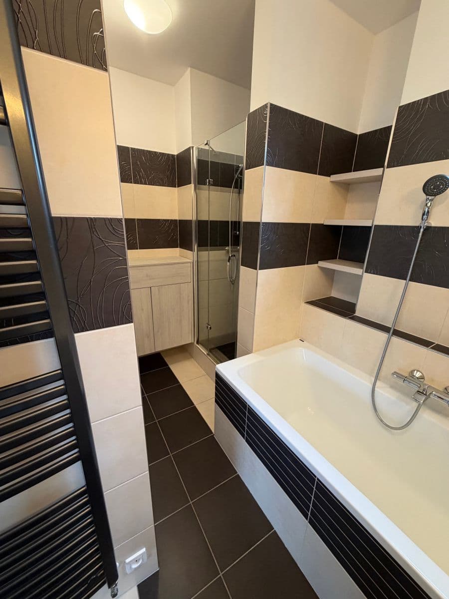 Prenájom bytu 2-izbový 68 m², Hornoměcholupská, Praha, Praha Prenájom bytu 2-izbový 68 m², Hornoměcholupská, Praha, Praha