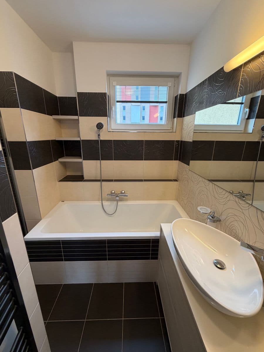 Prenájom bytu 2-izbový 68 m², Hornoměcholupská, Praha, Praha Prenájom bytu 2-izbový 68 m², Hornoměcholupská, Praha, Praha
