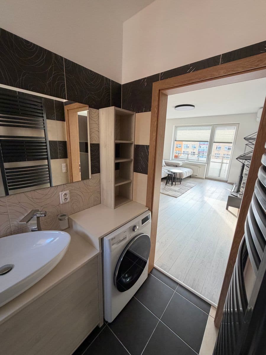 Prenájom bytu 2-izbový 68 m², Hornoměcholupská, Praha, Praha Prenájom bytu 2-izbový 68 m², Hornoměcholupská, Praha, Praha