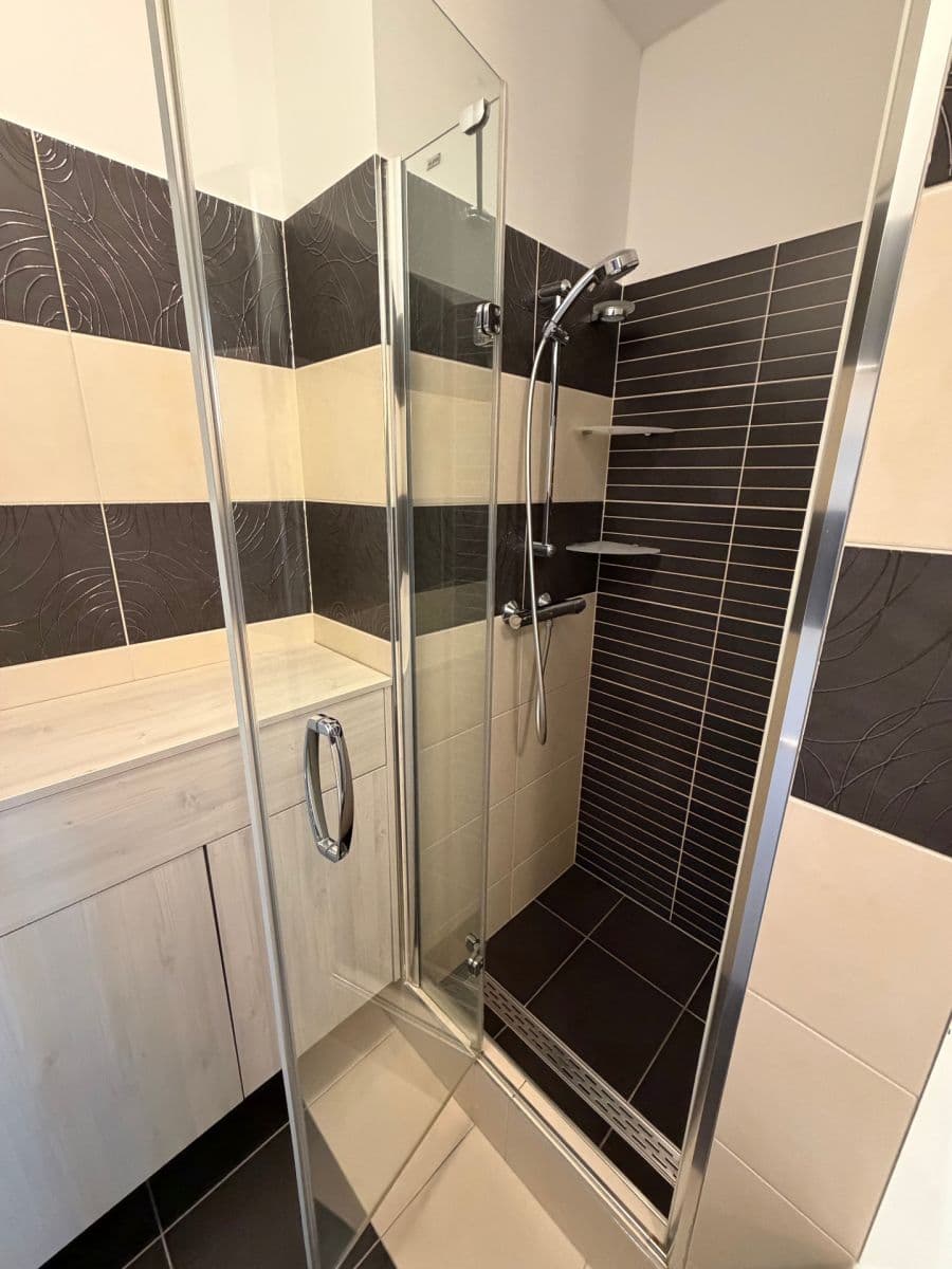 Prenájom bytu 2-izbový 68 m², Hornoměcholupská, Praha, Praha Prenájom bytu 2-izbový 68 m², Hornoměcholupská, Praha, Praha