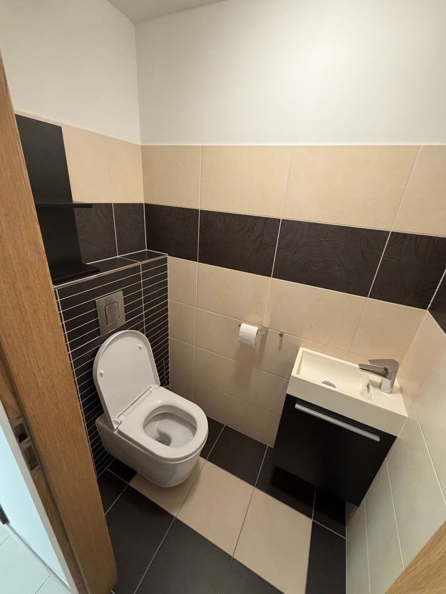 Prenájom bytu 2-izbový 68 m², Hornoměcholupská, Praha, Praha Prenájom bytu 2-izbový 68 m², Hornoměcholupská, Praha, Praha