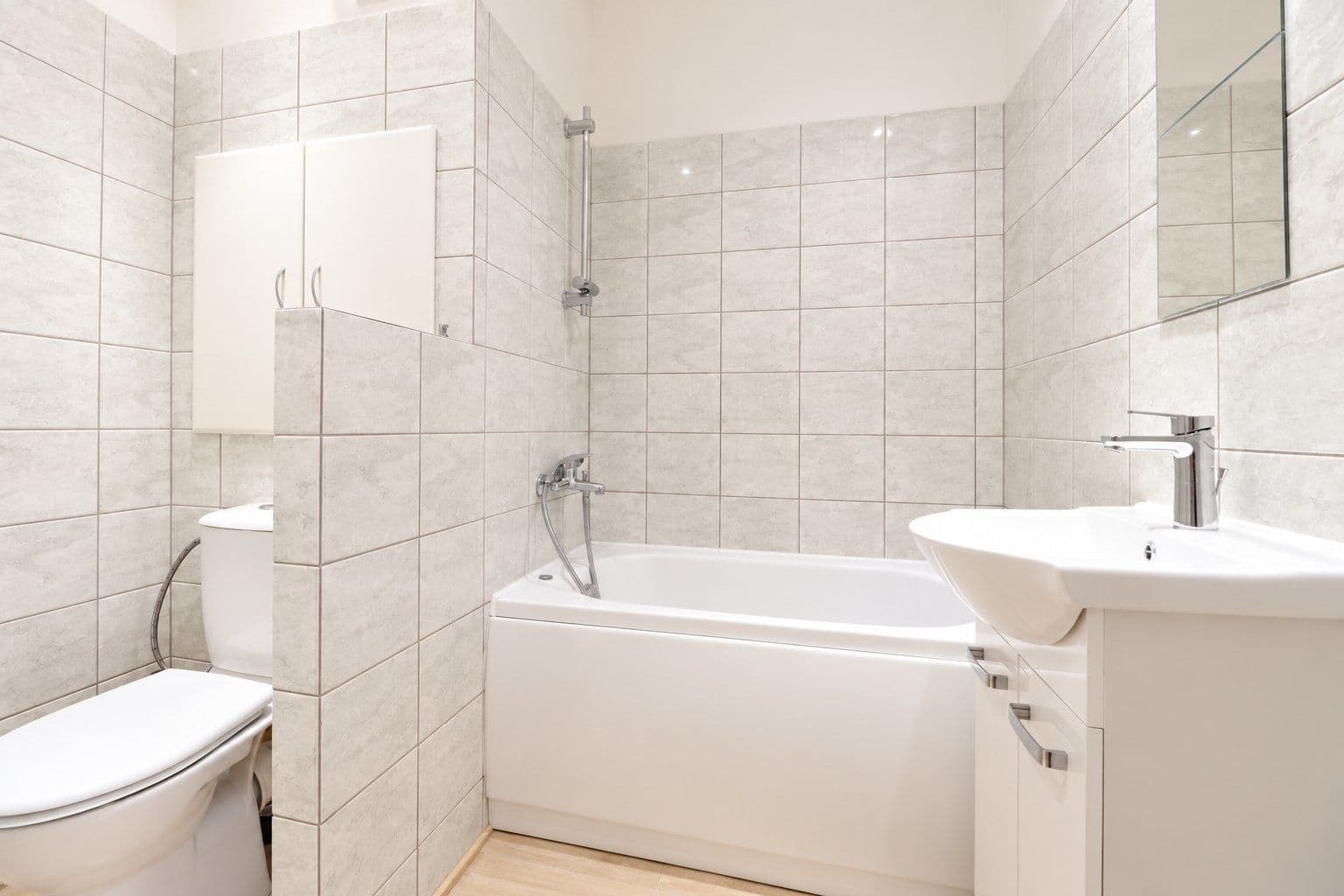 Prenájom bytu 1-izbový 30 m², Krynická, Praha, Praha Prenájom bytu 1-izbový 30 m², Krynická, Praha, Praha