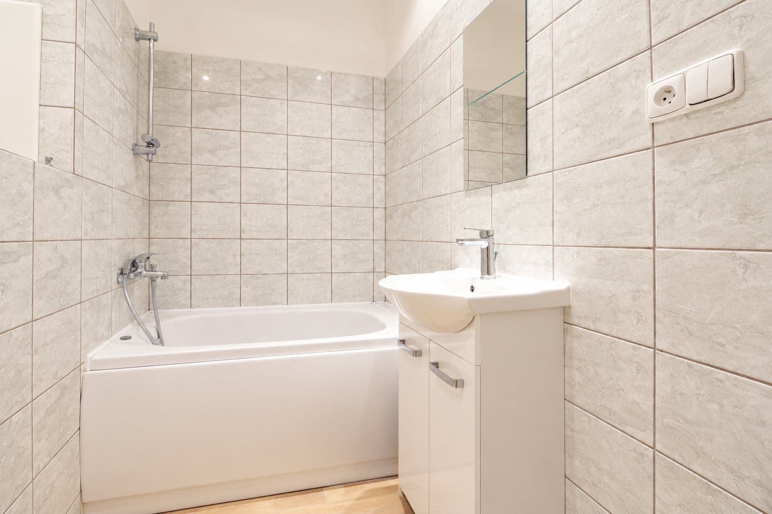 Prenájom bytu 1-izbový 30 m², Krynická, Praha, Praha Prenájom bytu 1-izbový 30 m², Krynická, Praha, Praha