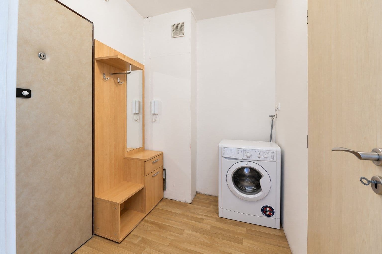 Prenájom bytu 1-izbový 30 m², Krynická, Praha, Praha Prenájom bytu 1-izbový 30 m², Krynická, Praha, Praha
