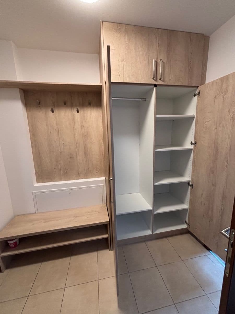 Prenájom bytu 1-izbový 33 m², Uherova, Chýně, Středočeský kraj Prenájom bytu 1-izbový 33 m², Uherova, Chýně, Středočeský kraj