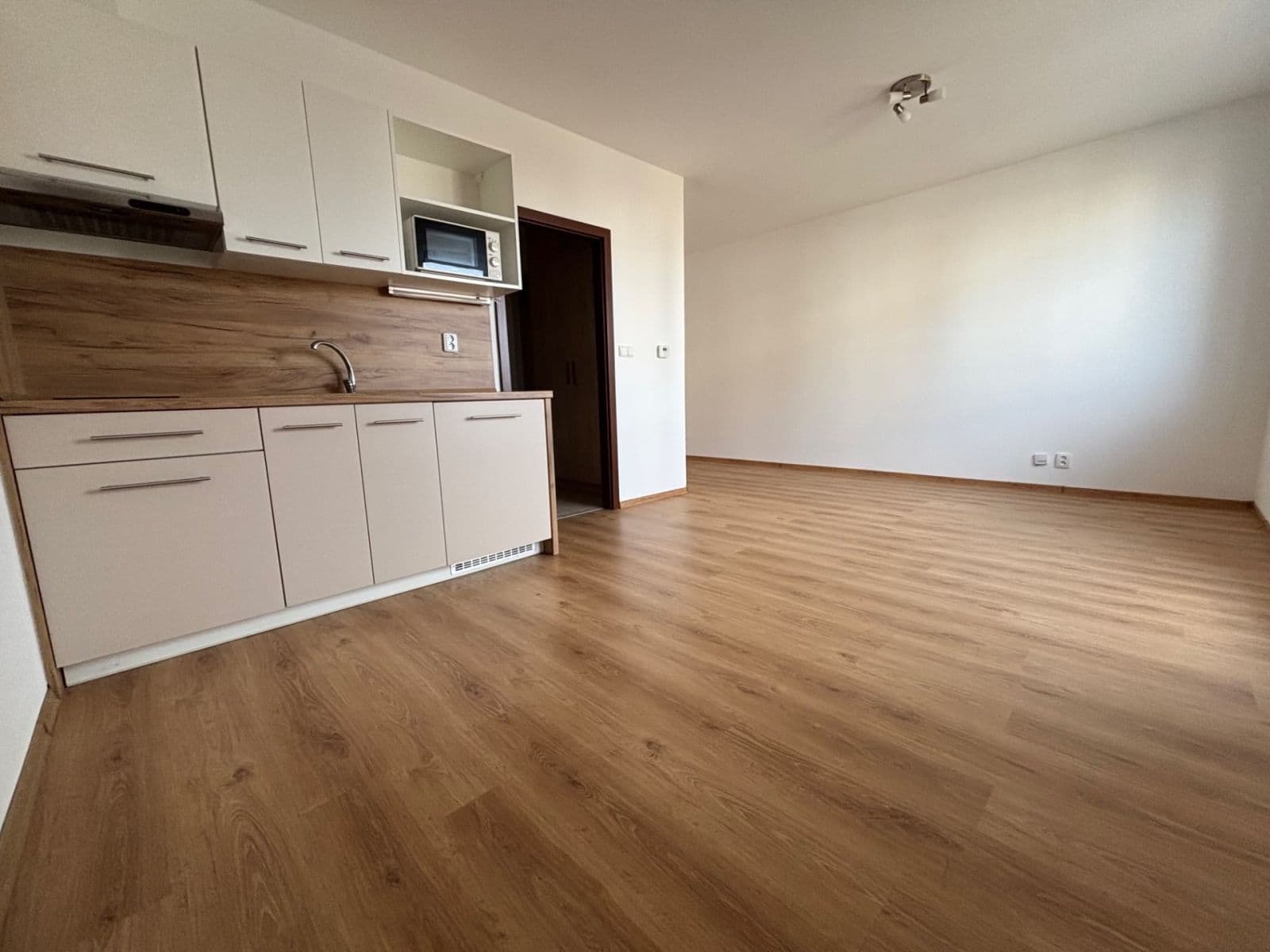 Prenájom bytu 1-izbový 33 m², Uherova, Chýně, Středočeský kraj Prenájom bytu 1-izbový 33 m², Uherova, Chýně, Středočeský kraj