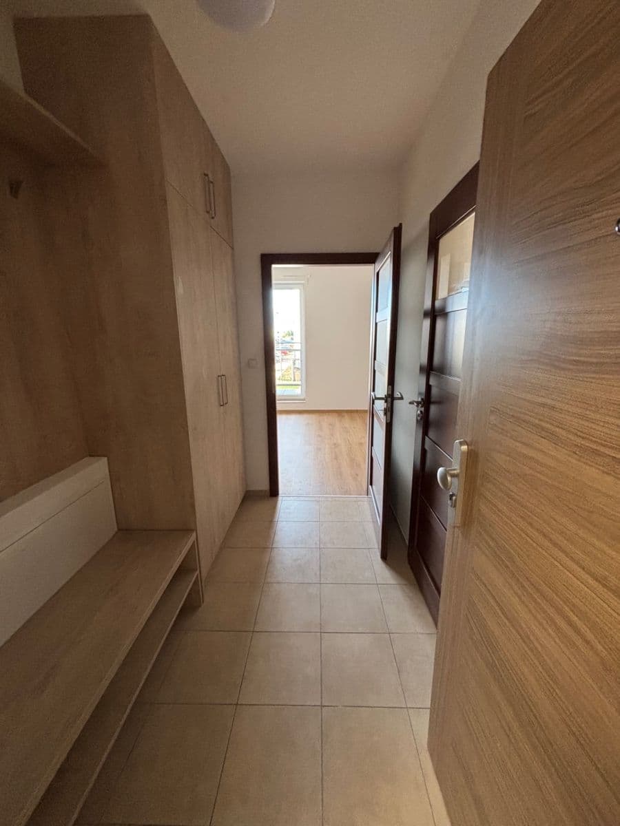 Prenájom bytu 1-izbový 33 m², Uherova, Chýně, Středočeský kraj Prenájom bytu 1-izbový 33 m², Uherova, Chýně, Středočeský kraj