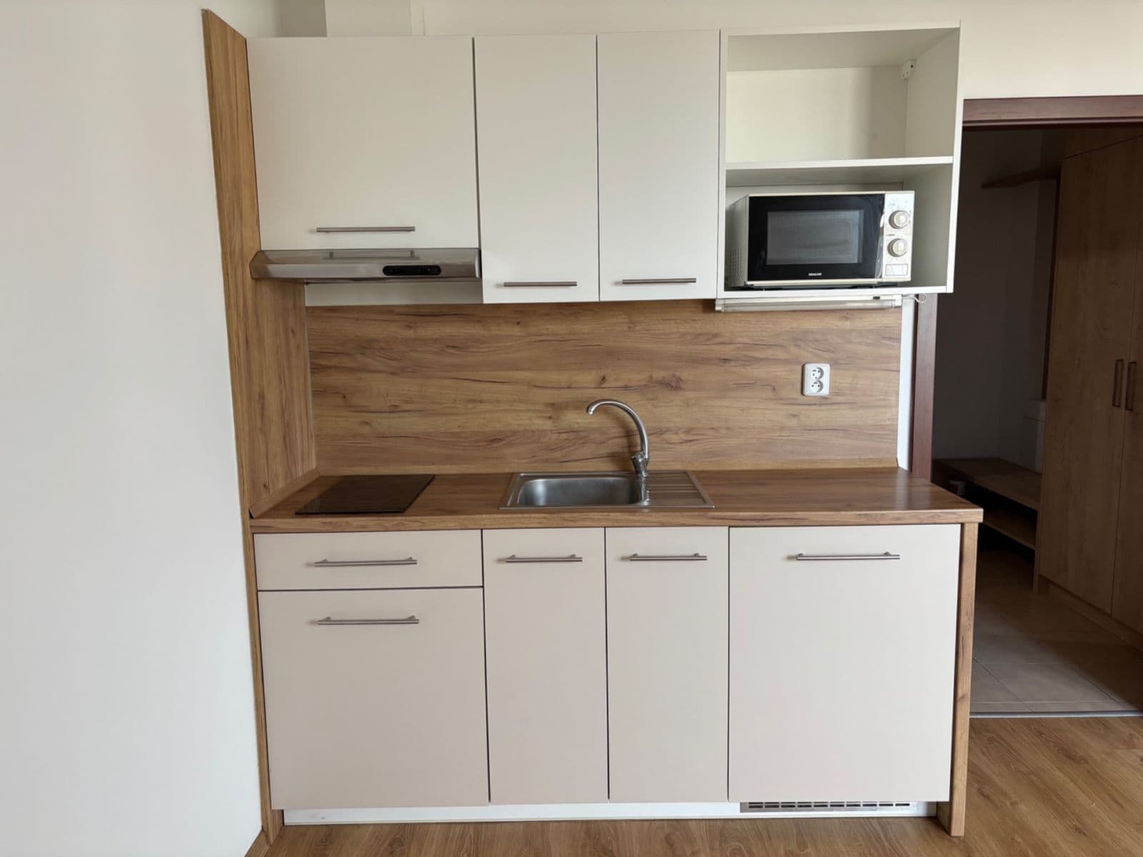 Prenájom bytu 1-izbový 33 m², Uherova, Chýně, Středočeský kraj Prenájom bytu 1-izbový 33 m², Uherova, Chýně, Středočeský kraj