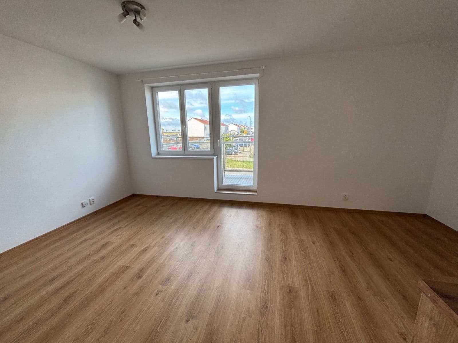 Prenájom bytu 1-izbový 33 m², Uherova, Chýně, Středočeský kraj Prenájom bytu 1-izbový 33 m², Uherova, Chýně, Středočeský kraj