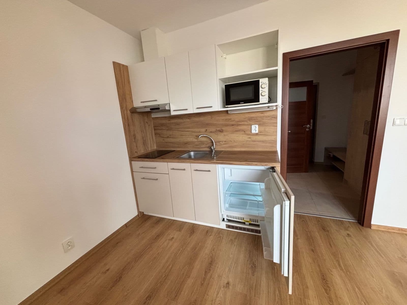 Prenájom bytu 1-izbový 33 m², Uherova, Chýně, Středočeský kraj Prenájom bytu 1-izbový 33 m², Uherova, Chýně, Středočeský kraj