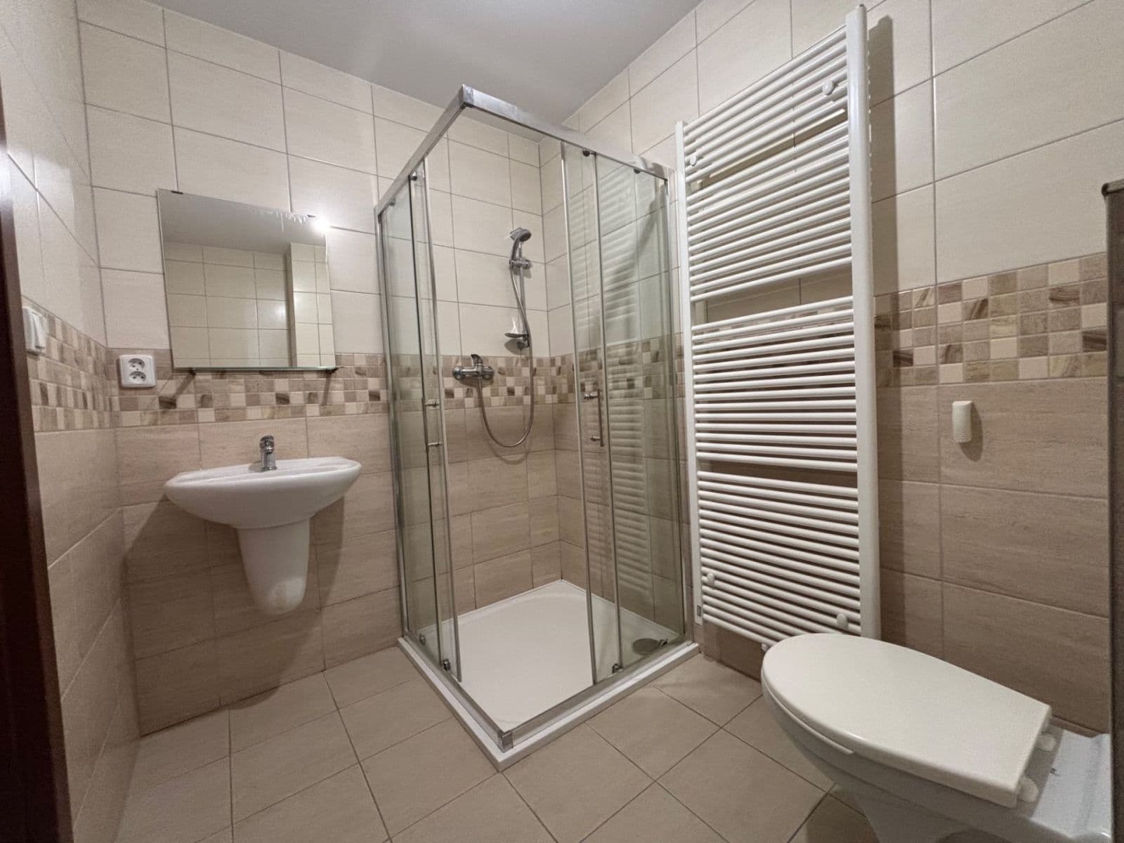 Prenájom bytu 1-izbový 33 m², Uherova, Chýně, Středočeský kraj Prenájom bytu 1-izbový 33 m², Uherova, Chýně, Středočeský kraj