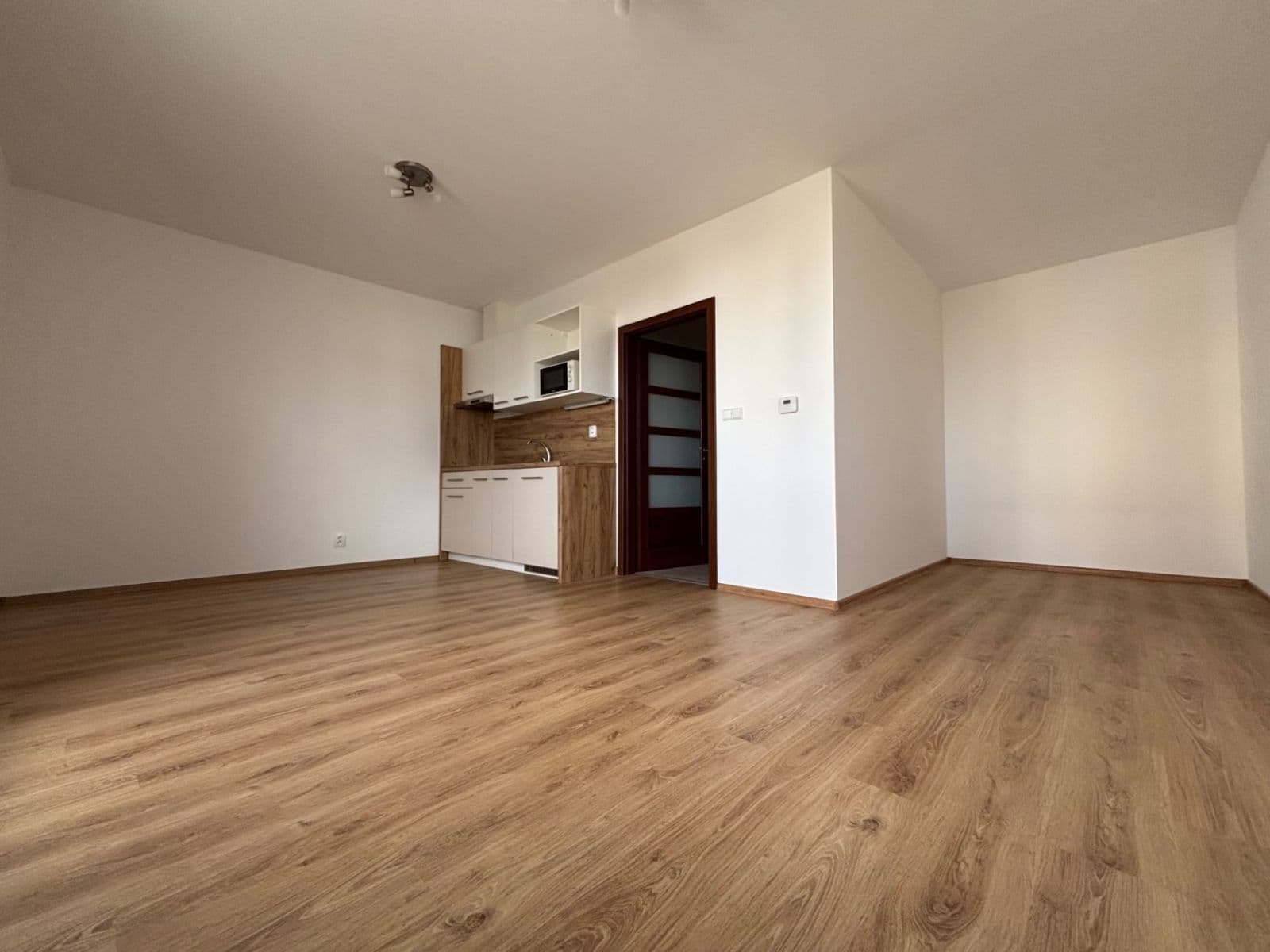 Prenájom bytu 1-izbový 33 m², Uherova, Chýně, Středočeský kraj Prenájom bytu 1-izbový 33 m², Uherova, Chýně, Středočeský kraj