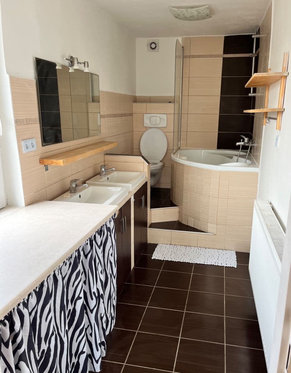 Prenájom bytu 2-izbový 60 m², Pod Hájem, Králův Dvůr, Středočeský kraj Prenájom bytu 2-izbový 60 m², Pod Hájem, Králův Dvůr, Středočeský kraj