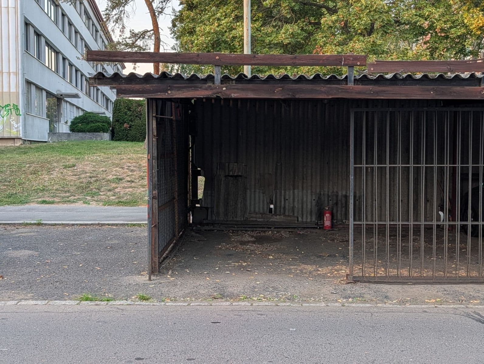 Predaj garáže 11 m², V rovinách, Praha, Praha Predaj garáže 11 m², V rovinách, Praha, Praha