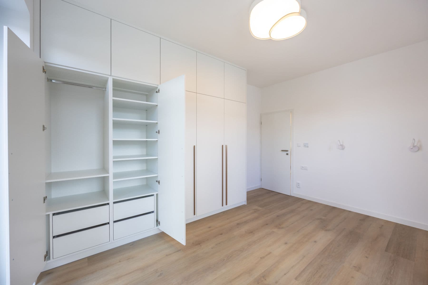 Prenájom bytu 3-izbový 110 m², Na Vrchu, Praha, Praha Prenájom bytu 3-izbový 110 m², Na Vrchu, Praha, Praha
