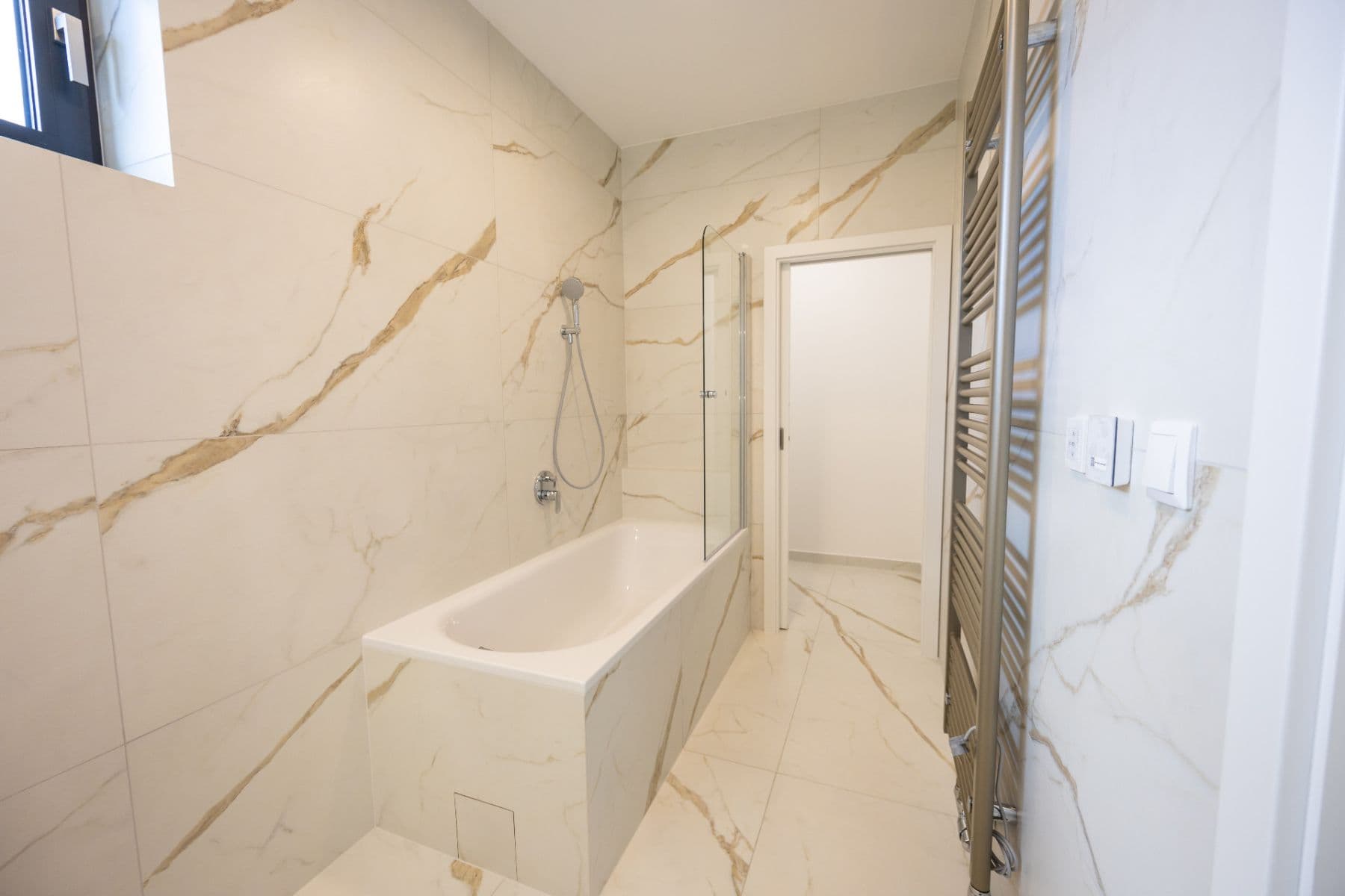 Prenájom bytu 3-izbový 110 m², Na Vrchu, Praha, Praha Prenájom bytu 3-izbový 110 m², Na Vrchu, Praha, Praha
