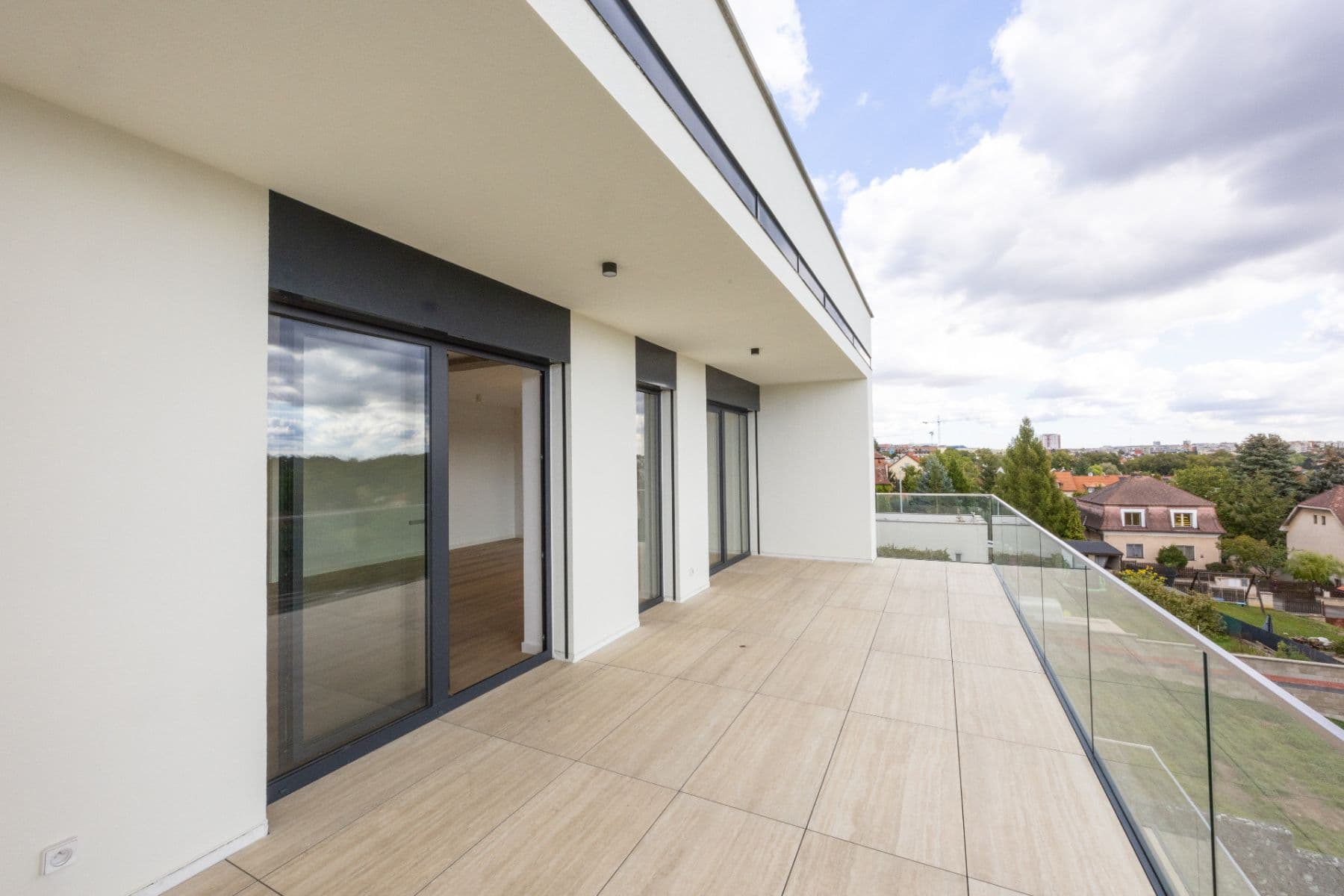 Prenájom bytu 3-izbový 110 m², Na Vrchu, Praha, Praha Prenájom bytu 3-izbový 110 m², Na Vrchu, Praha, Praha