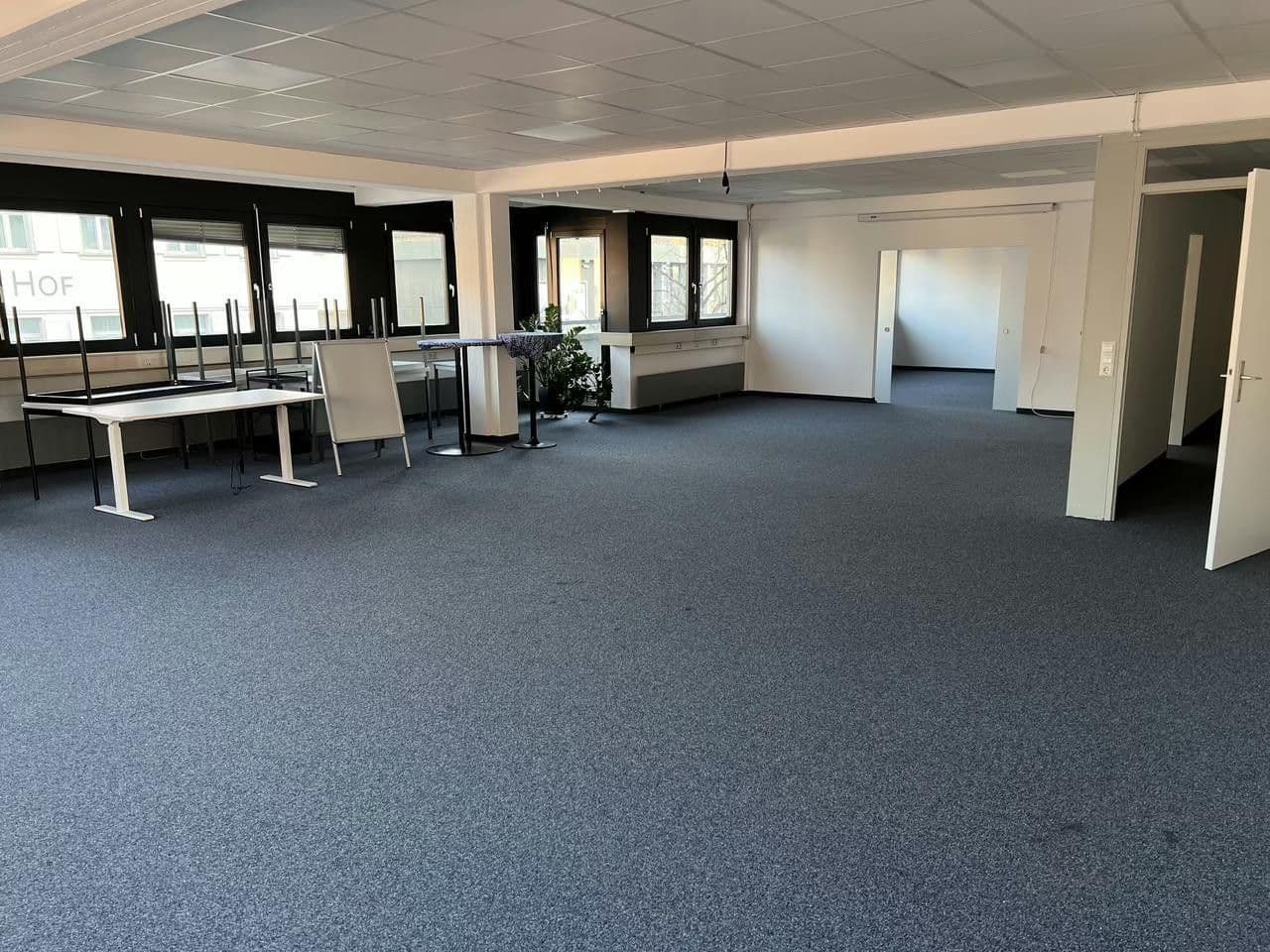 Prenájom kancelárie 240 m², Göppingen, Bádensko-Wurttembersko Prenájom kancelárie 240 m², Göppingen, Bádensko-Wurttembersko