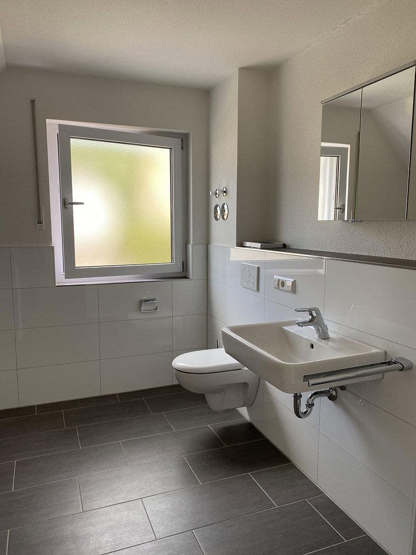 Prenájom bytu 4-izbový 117 m², Hauptstraße 31, Erlenbach, Bádensko-Wurttembersko Prenájom bytu 4-izbový 117 m², Hauptstraße 31, Erlenbach, Bádensko-Wurttembersko