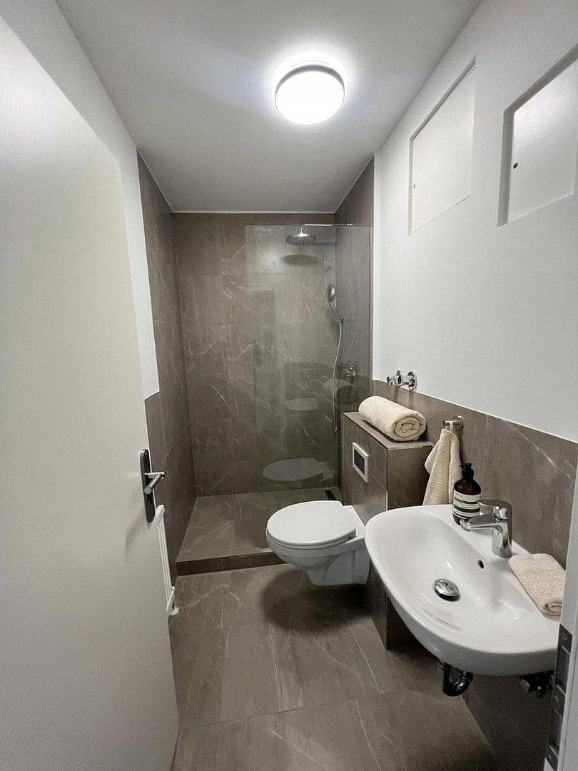 Prenájom bytu 1-izbový 33 m², Stresemannallee 63, Frankfurt am Main, Hesensko Prenájom bytu 1-izbový 33 m², Stresemannallee 63, Frankfurt am Main, Hesensko