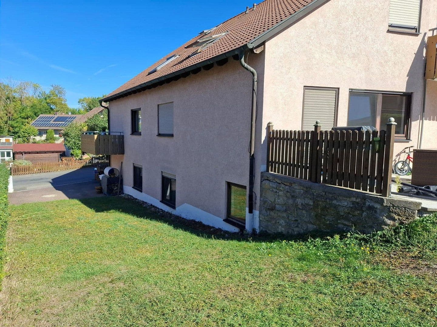 Predaj domu 543 m², pozemok 845 m², am Sportplatz 12, Gaukönigshofen, Bavorsko Predaj domu 543 m², pozemok 845 m², am Sportplatz 12, Gaukönigshofen, Bavorsko