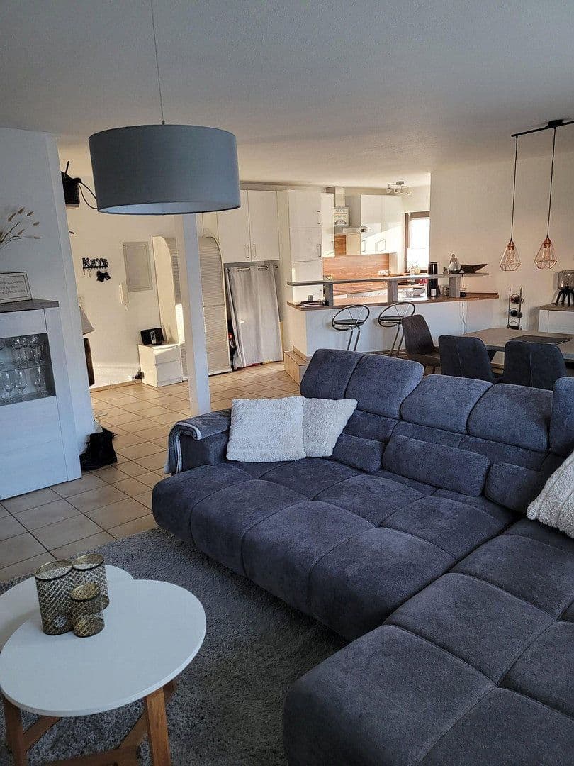 Predaj domu 543 m², pozemok 845 m², am Sportplatz 12, Gaukönigshofen, Bavorsko Predaj domu 543 m², pozemok 845 m², am Sportplatz 12, Gaukönigshofen, Bavorsko