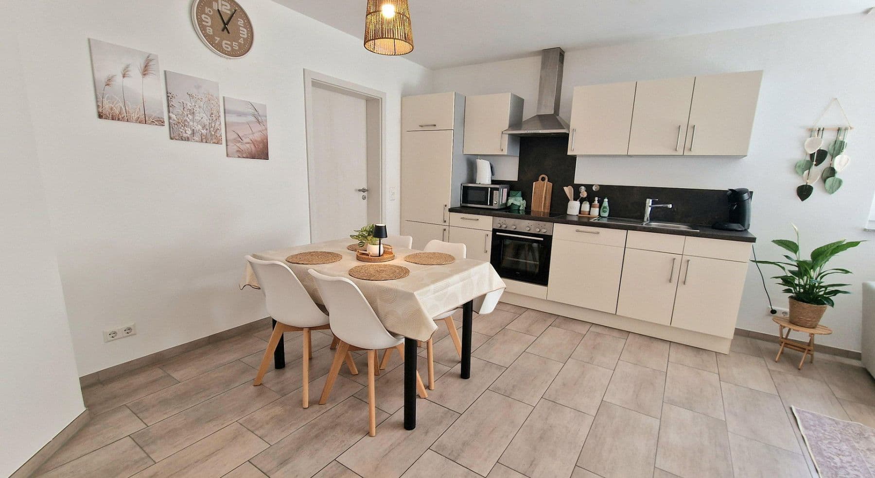 Prenájom bytu 2-izbový 58 m², Memmingerberg, Bavorsko Prenájom bytu 2-izbový 58 m², Memmingerberg, Bavorsko