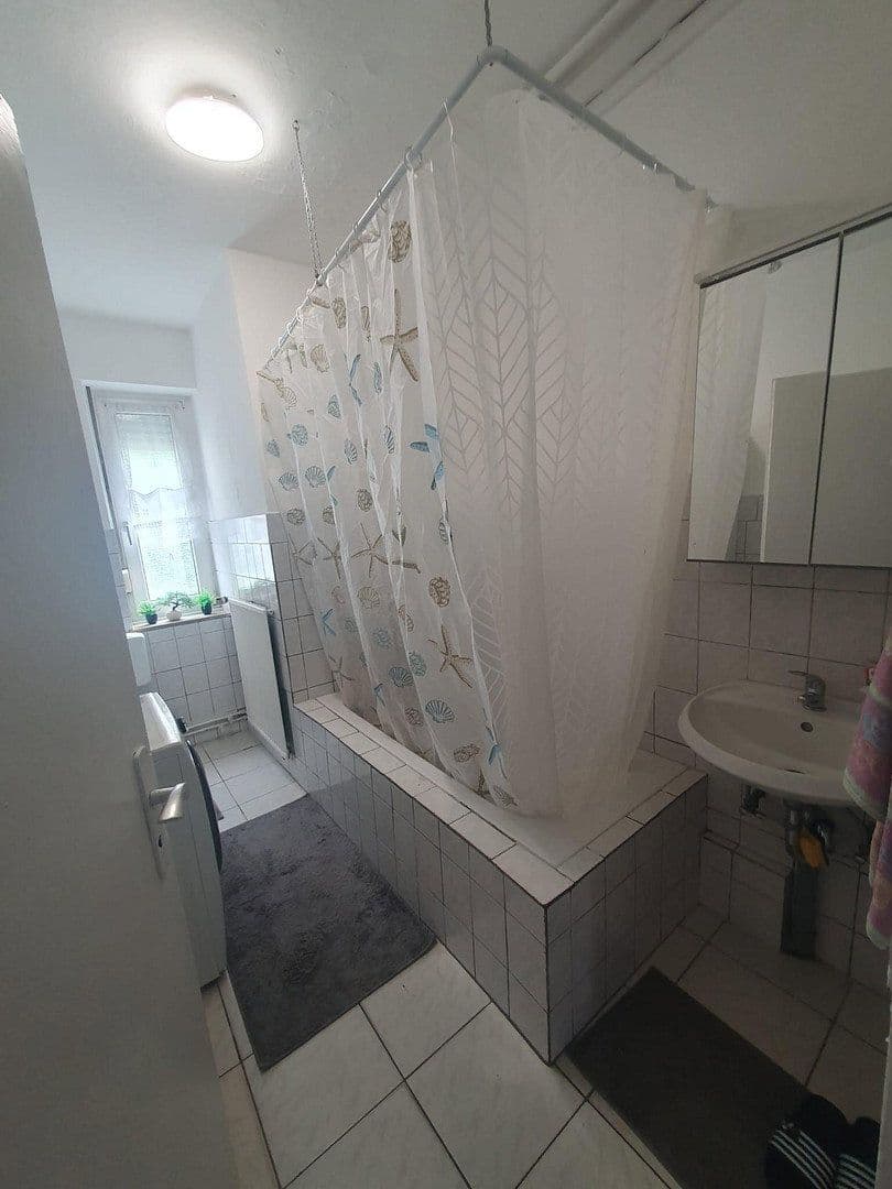 Prenájom bytu 4-izbový 90 m², Bohmter Straße 54, Osnabrück, Dolné Sasko Prenájom bytu 4-izbový 90 m², Bohmter Straße 54, Osnabrück, Dolné Sasko